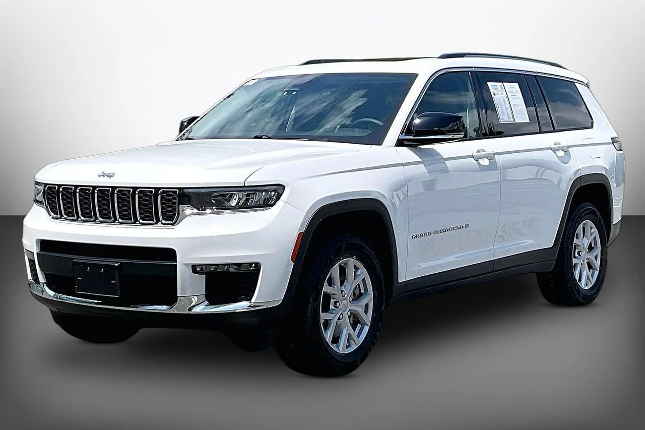 Used 2023 White Jeep Limited image 4