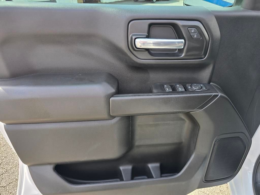 Used 2025 White Chevrolet Custom image 9