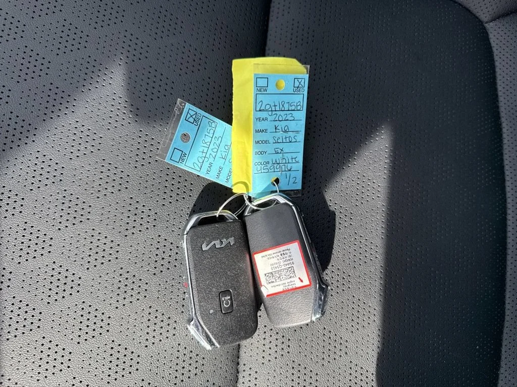 Used 2023  Kia EX image 33