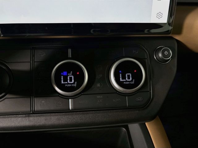 New 2026 White Land Rover X-Dynamic SE image 17