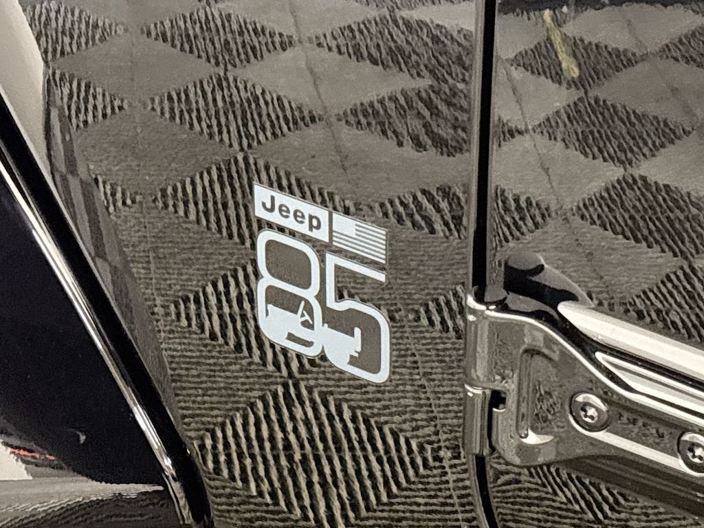 New 2026 Black Clear-Coat Exterior Paint Jeep 85th Anniversary Edition image 24