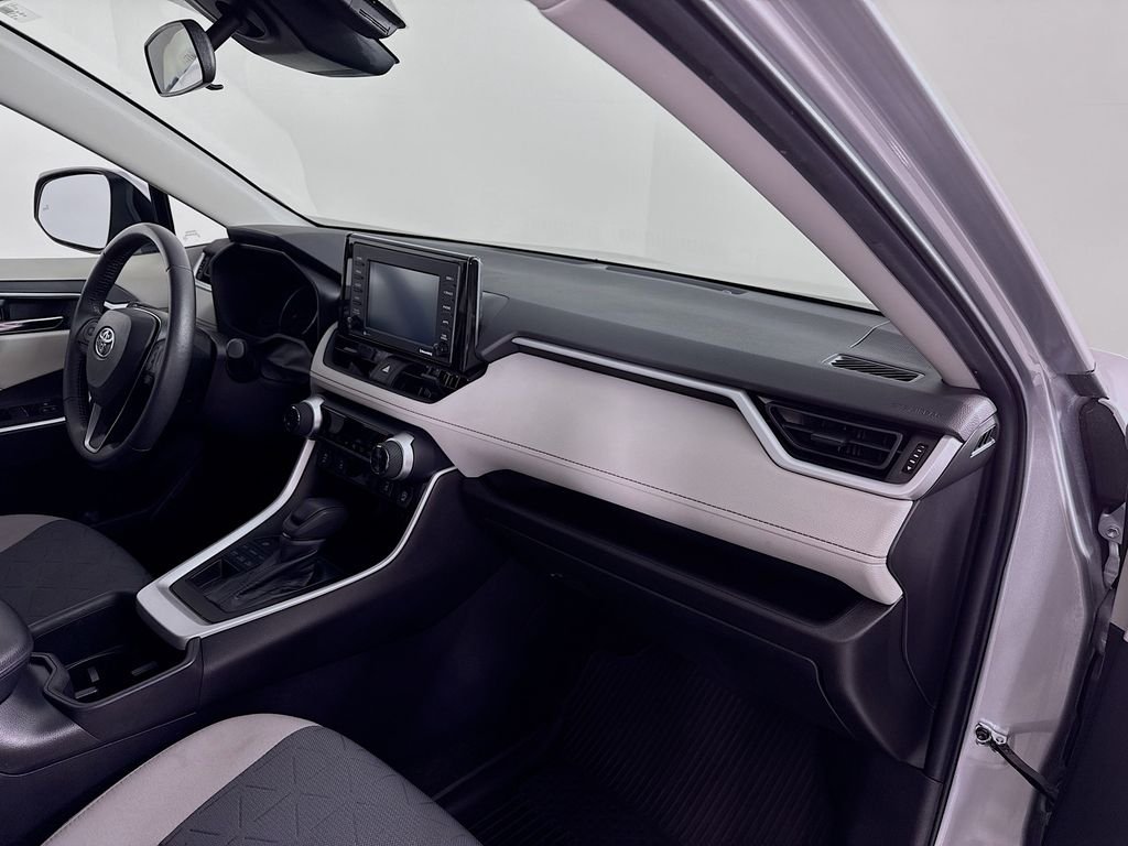 Used 2022 Silver Toyota XLE image 29