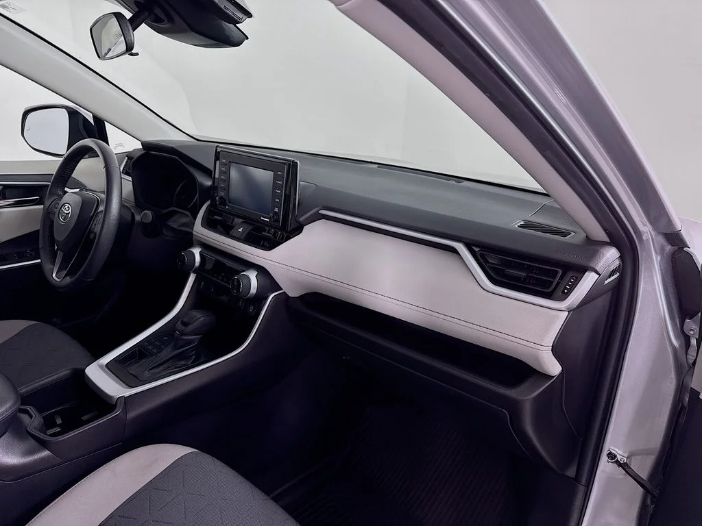 Used 2022 Silver Toyota XLE image 29