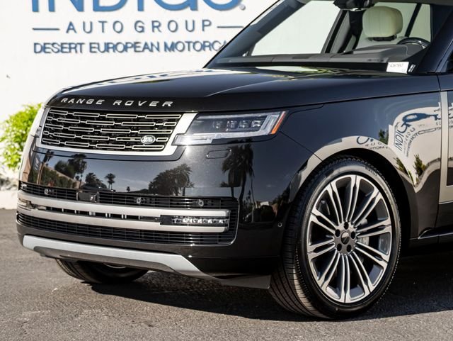 New 2026 Santorini Black Land Rover SE image 2