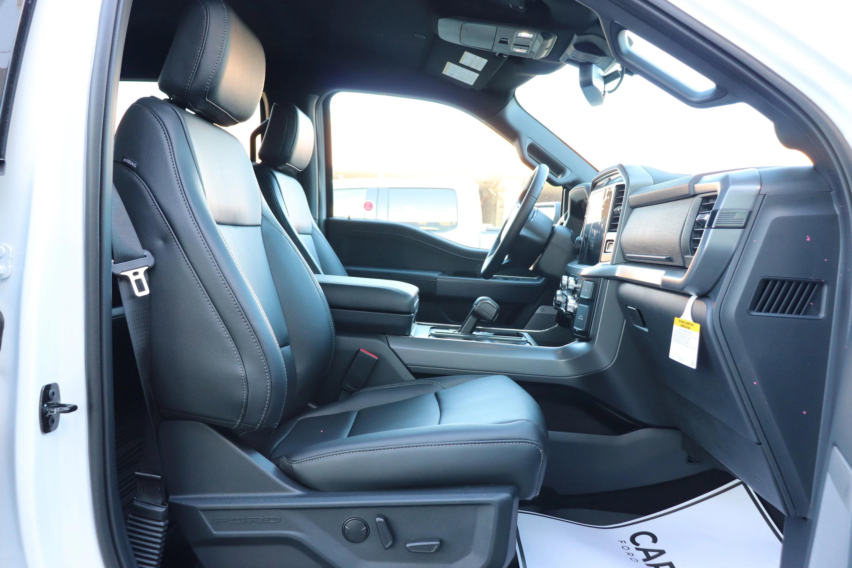 New 2026 OXFORD WHITE Ford XLT image 9