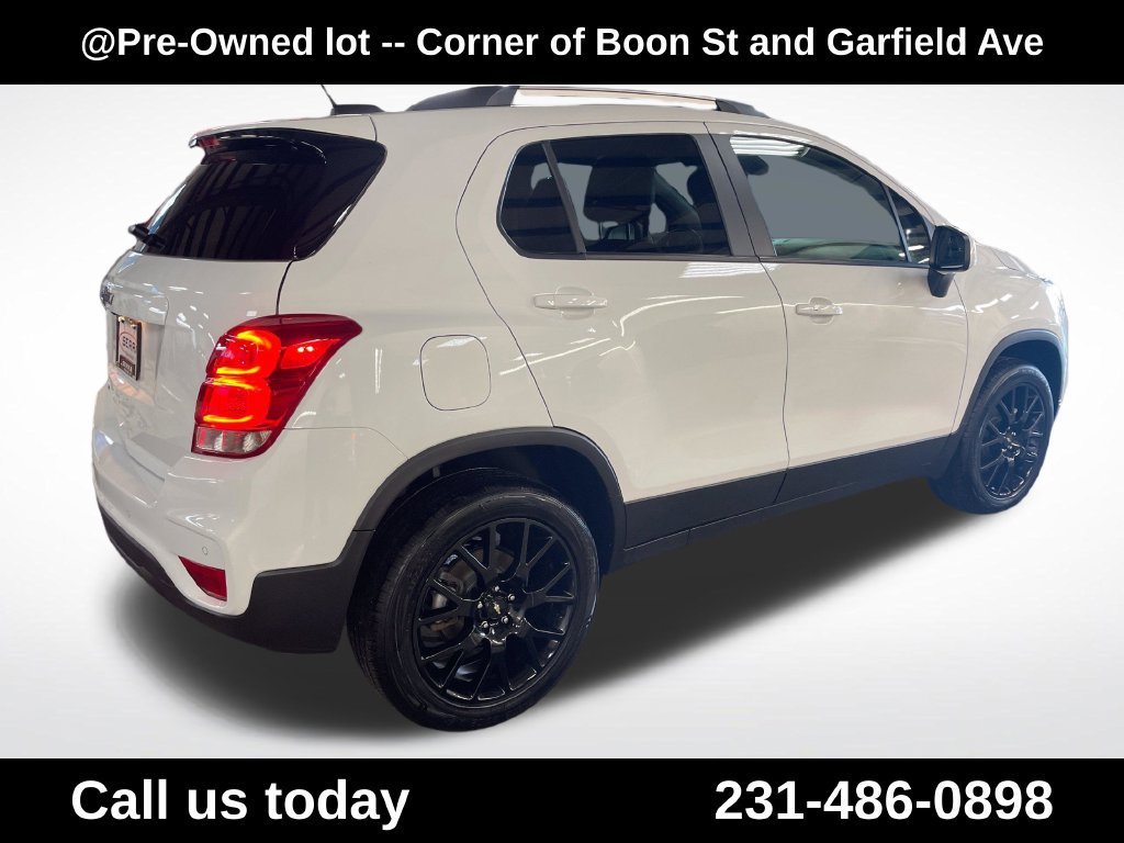 Used 2022 Summit White Chevrolet LT image 5
