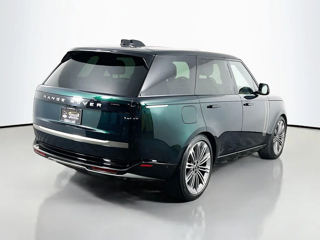 Certified Used 2025 British Racing Green SV Bespoke Ultra Met Gloss Land Rover SE image 5