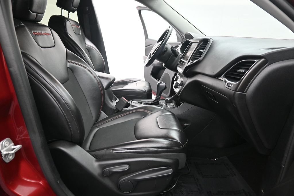Used 2020 Velvet Red Pearlcoat Jeep Trailhawk image 18