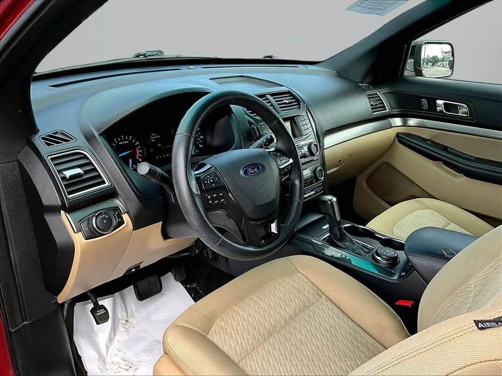 Used 2016 Red Ford Base image 17