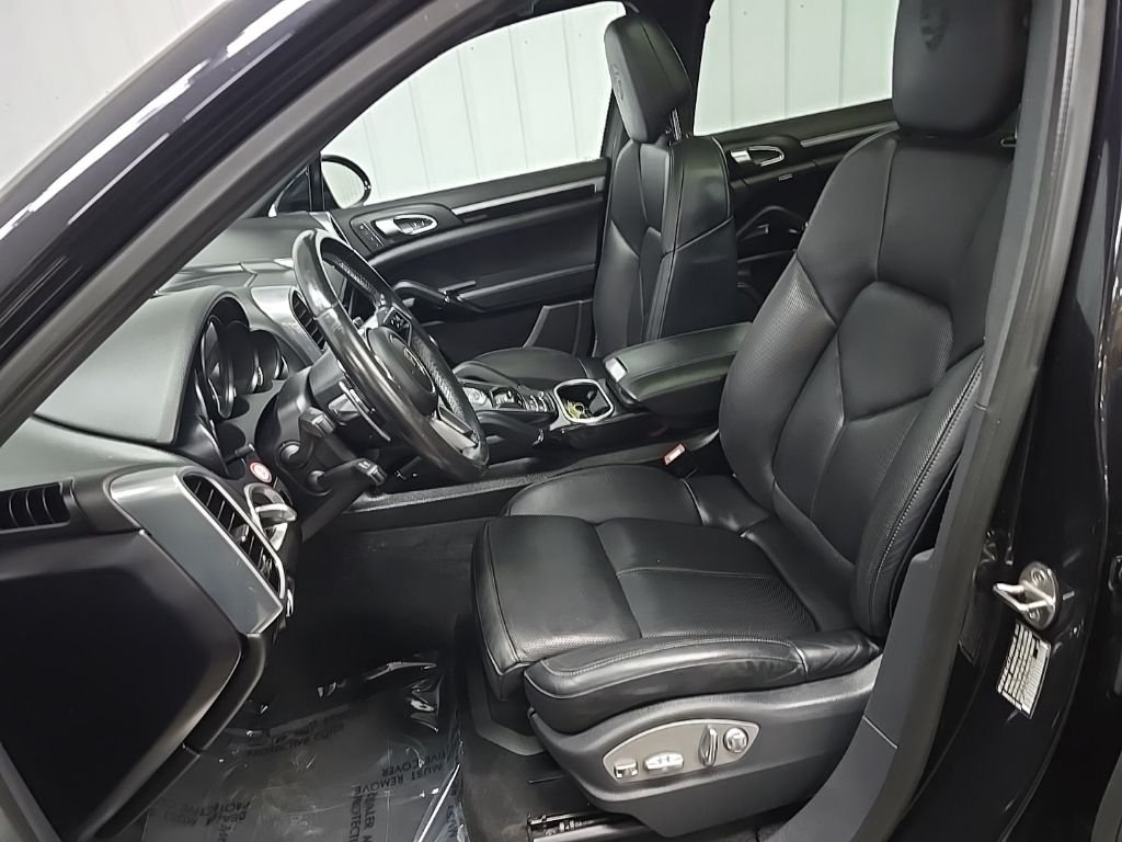 Used 2017 Black Porsche Base image 32