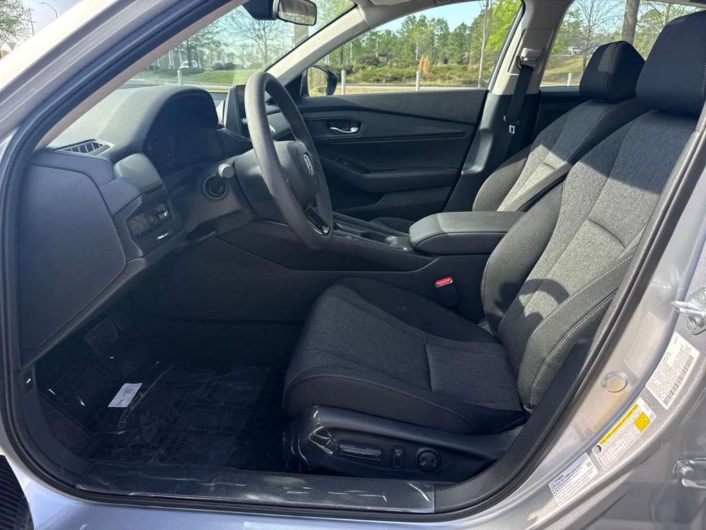 Used 2026 Solar Silver Metallic Honda SE image 12