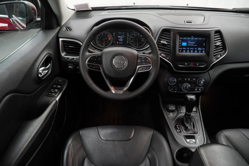 Used 2021 Red Jeep Latitude Lux image 14