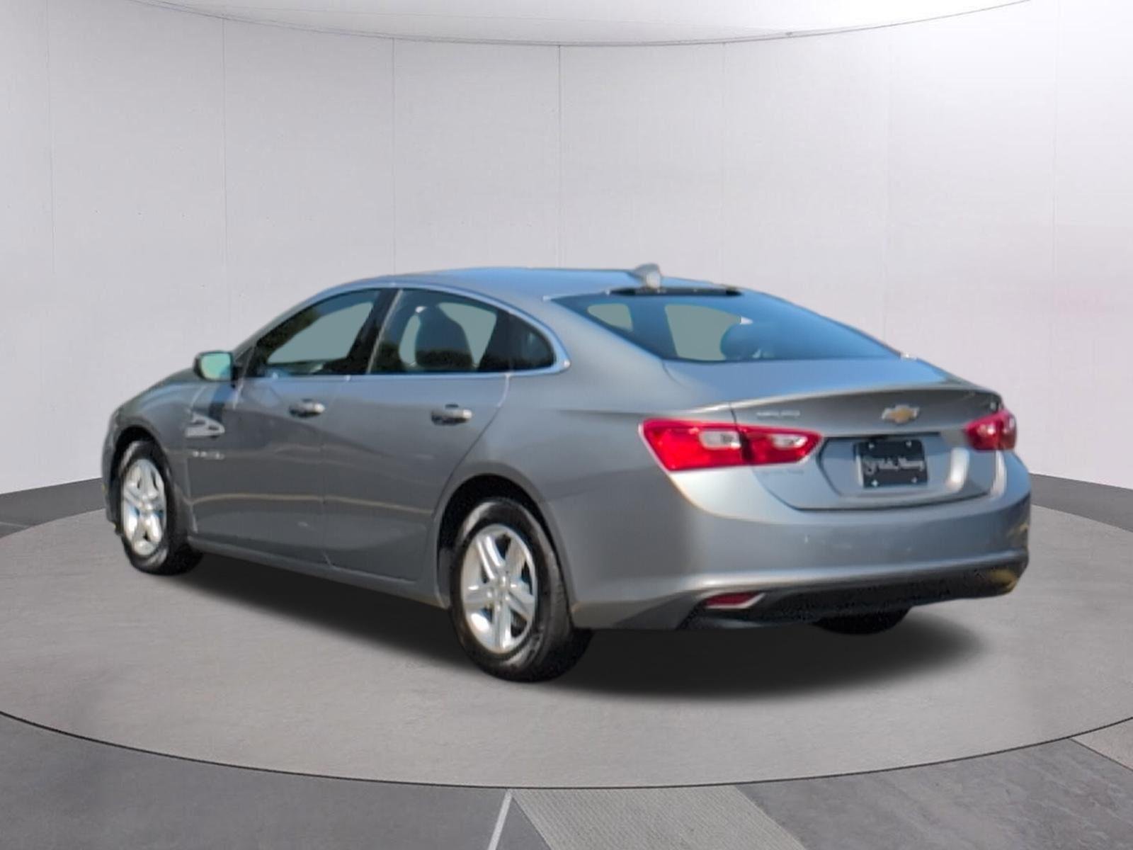 Used 2023 Sterling Gray Metallic Chevrolet LT image 3