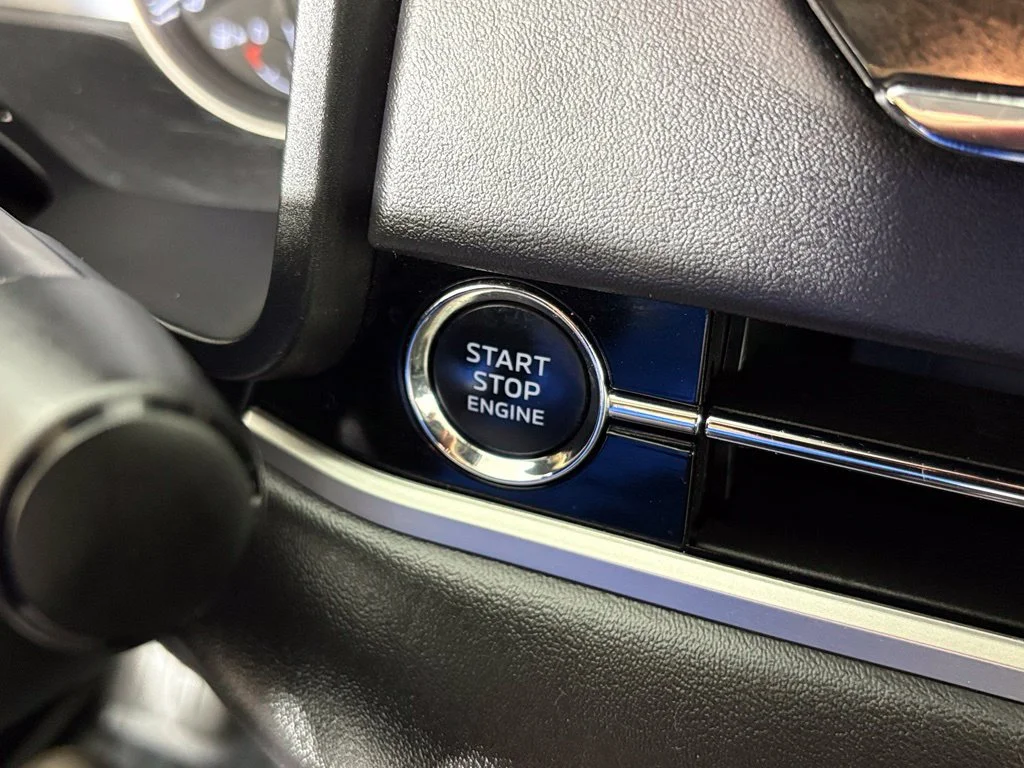 Used 2024 Silver Mitsubishi  image 22