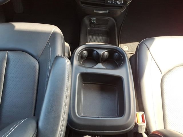 Certified Used 2025 Diamond Black Chrysler Select image 26