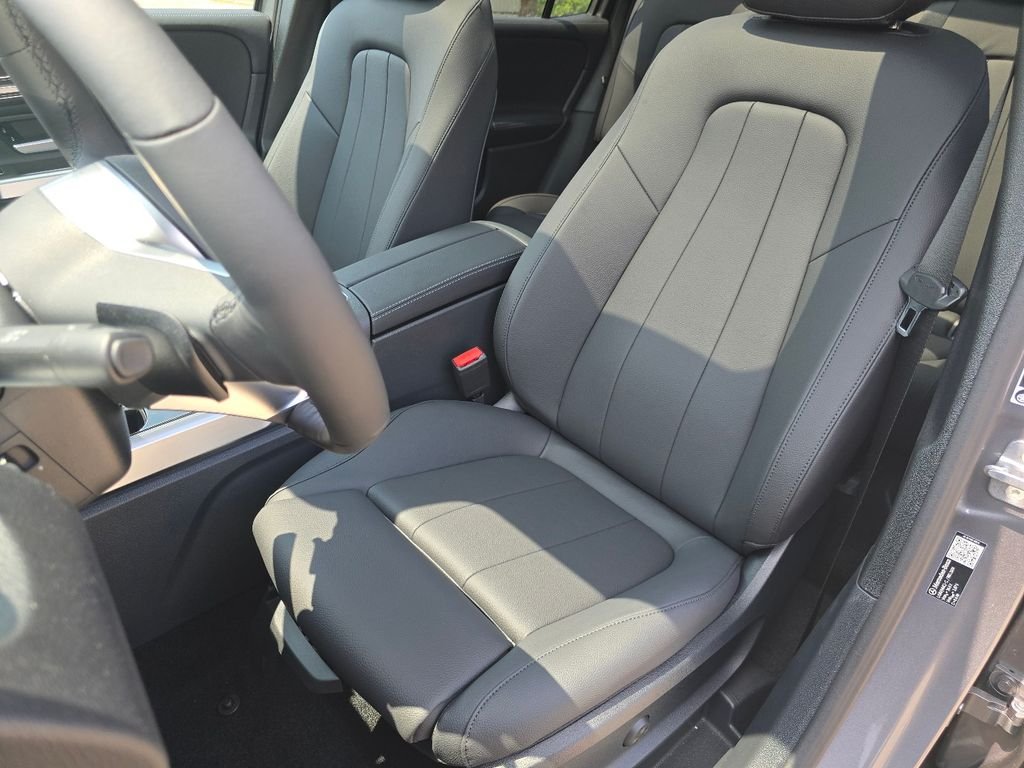 New 2026 Mountain Grey Metallic Mercedes-Benz GLB 250 image 24