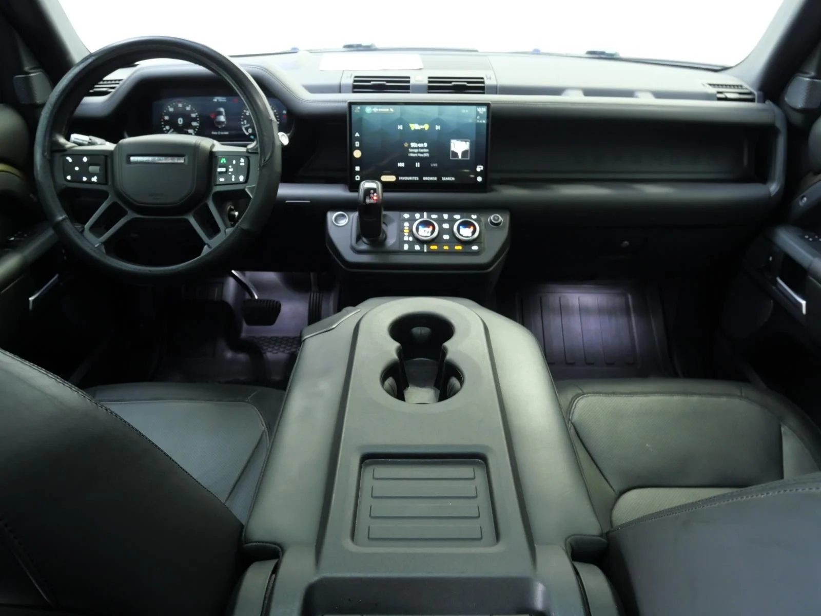 Used 2022 Gondwana Stone Metallic Land Rover X-Dynamic HSE image 29