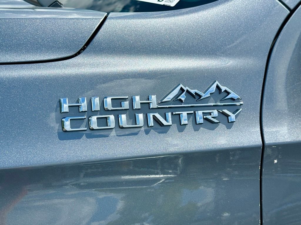 Used 2022 Gray Chevrolet High Country image 9