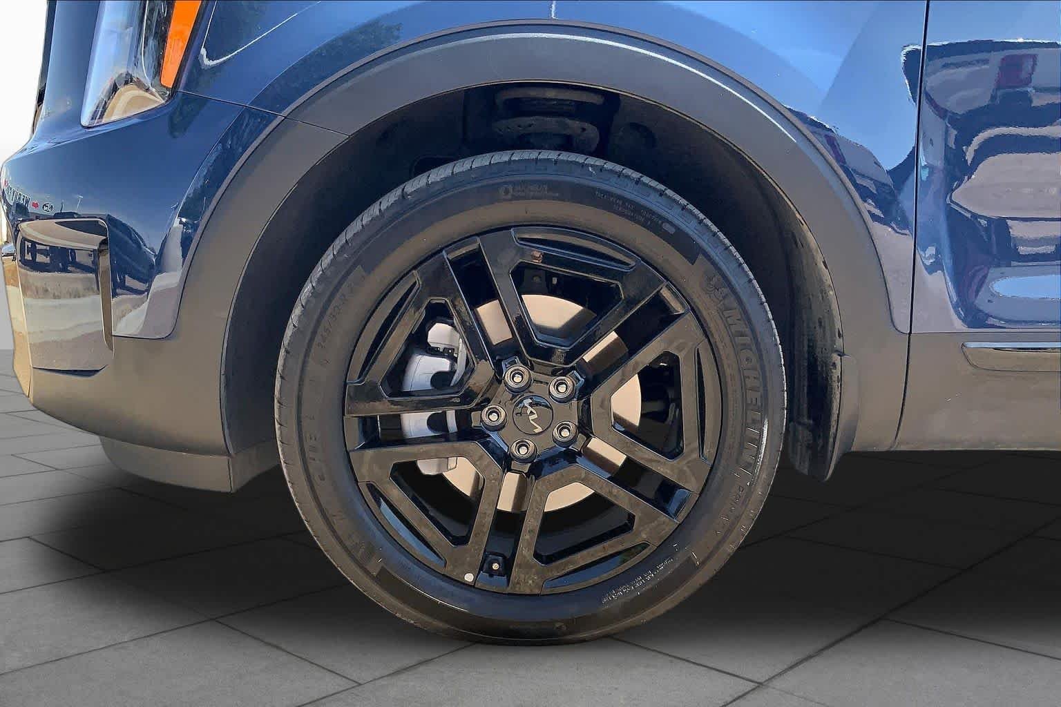Used 2025 Midnight Lake Blue Kia SX X-Line image 10