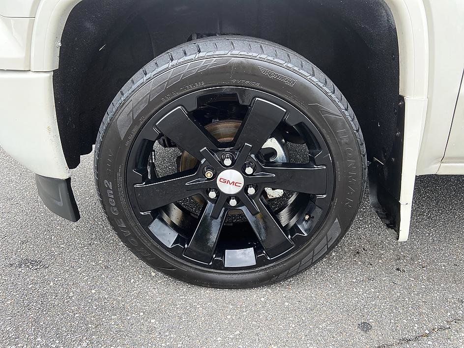 Used 2015 White Diamond Tricoat GMC Denali image 8