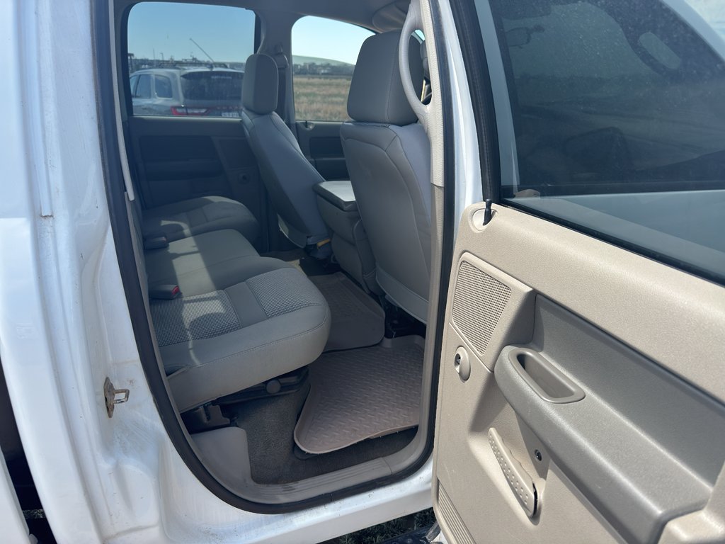Used 2007 White Dodge SLT image 9