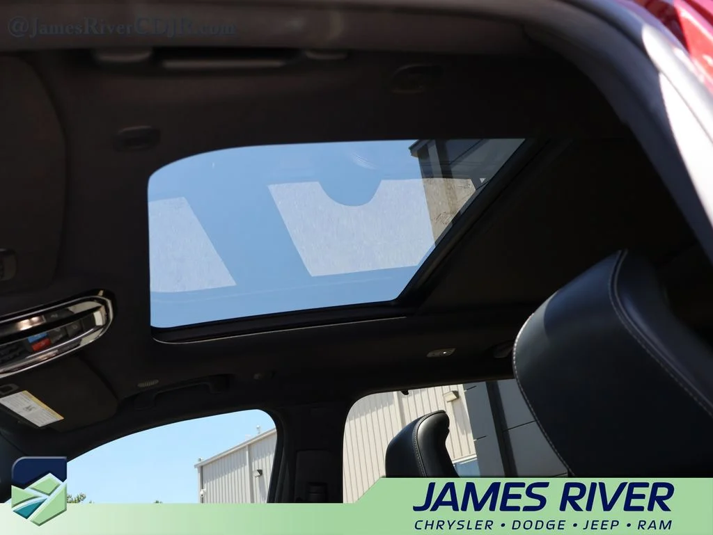 Used 2022 Red Jeep Overland image 27