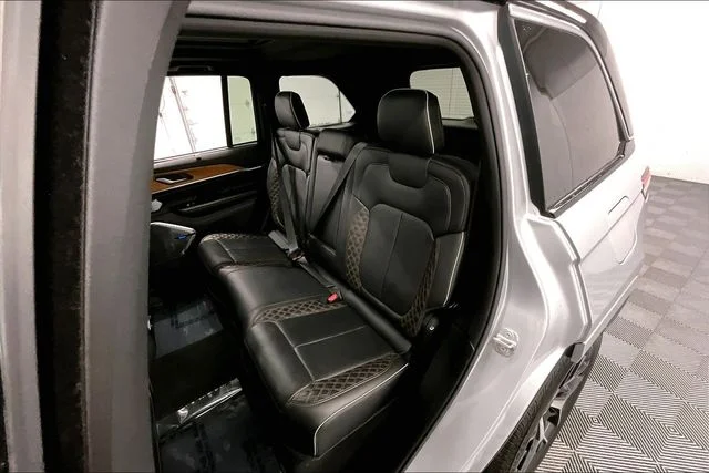 Used 2022 Silver Zynith Jeep Summit Reserve image 25