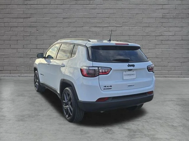 New 2026 Bright White Clearcoat Jeep Latitude image 3