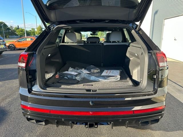 New 2026 Deep Black Pearl Volkswagen 2.0T SEL R-Line Black image 16