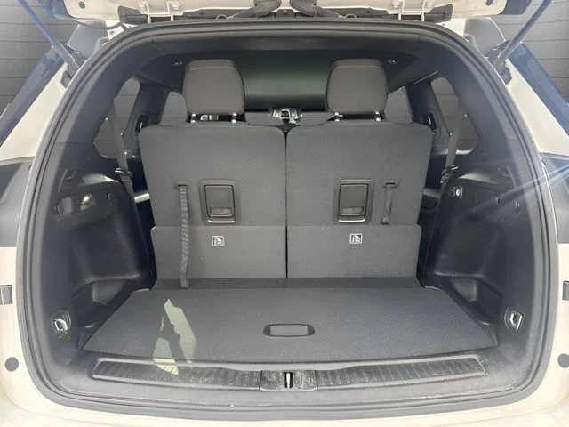 Used 2024 White Jeep Laredo image 21