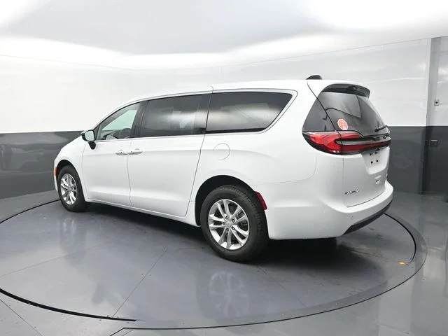 New 2027 Bright White Clear-Coat Exterior Paint Chrysler Select image 7