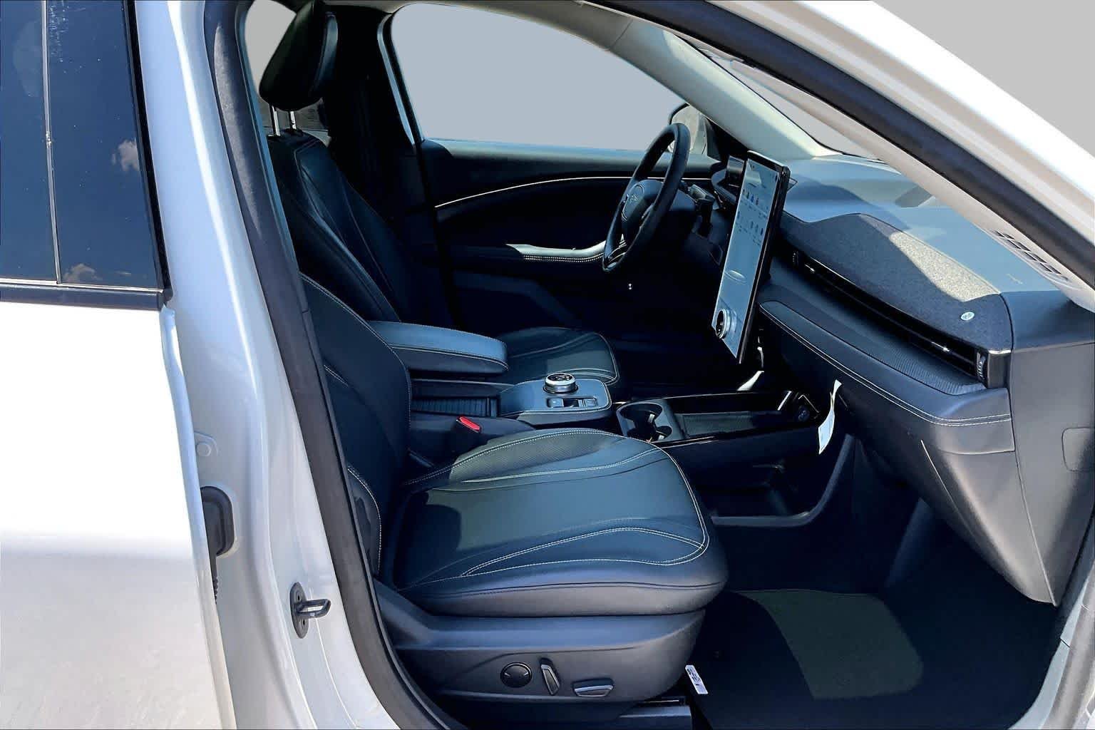 Used 2023 Star White Metallic Tri-Coat Ford Premium image 8