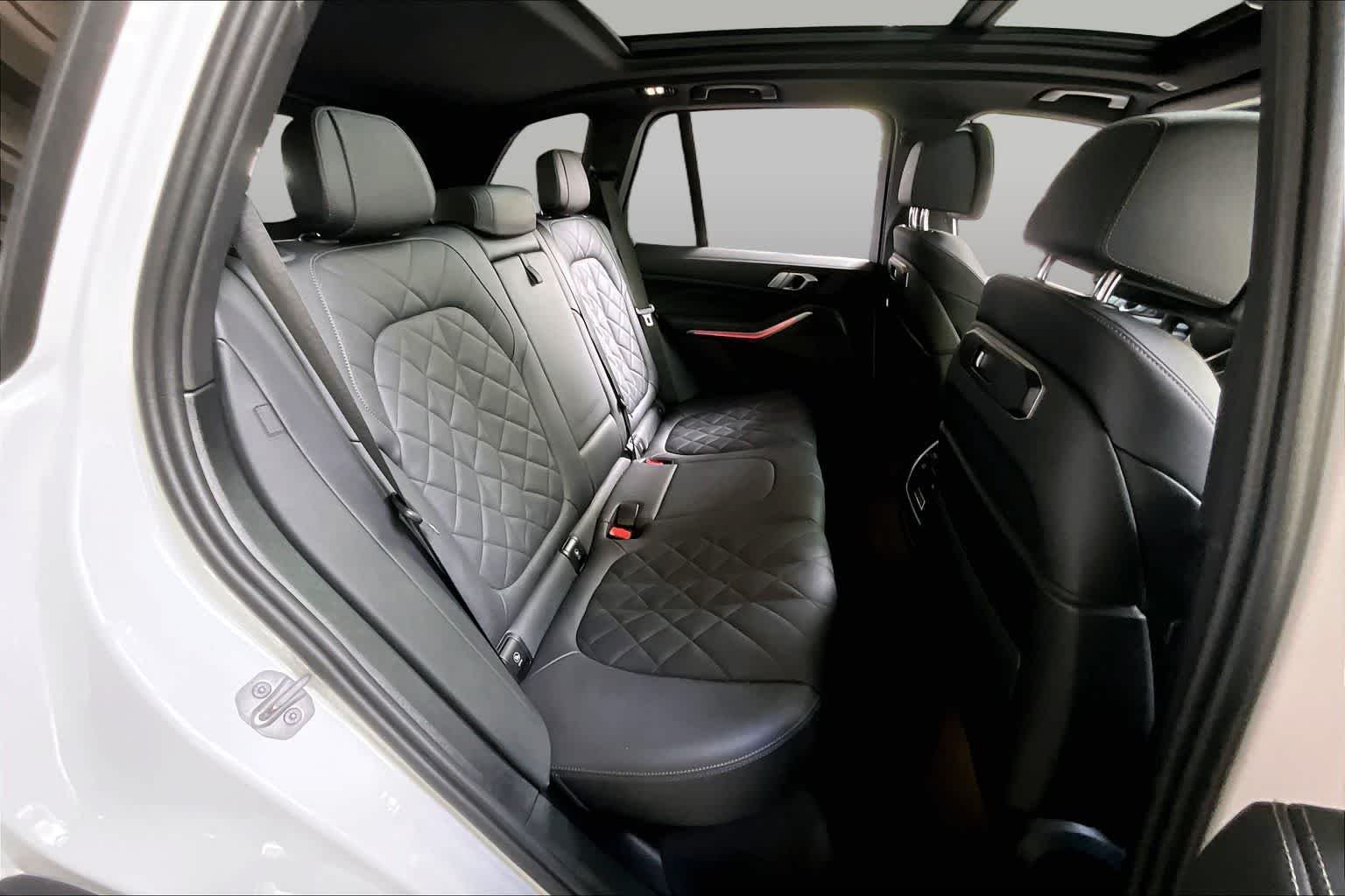 Used 2025 Mineral White Metallic BMW sDrive40i image 20