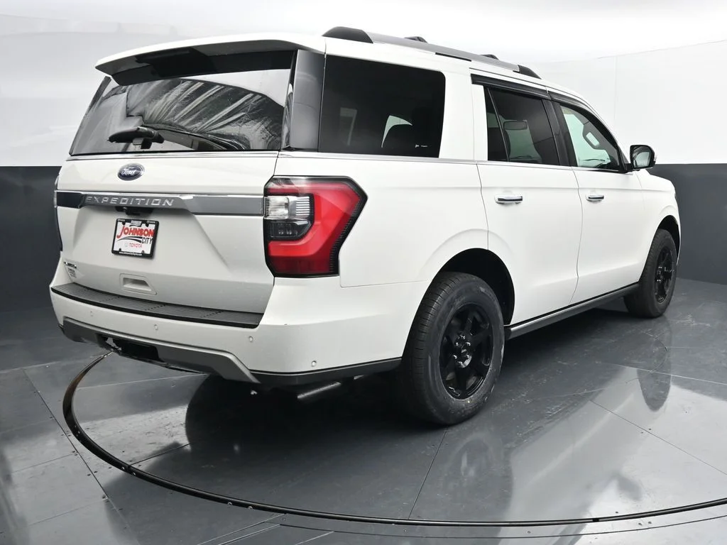 Used 2021 White Ford Limited image 7