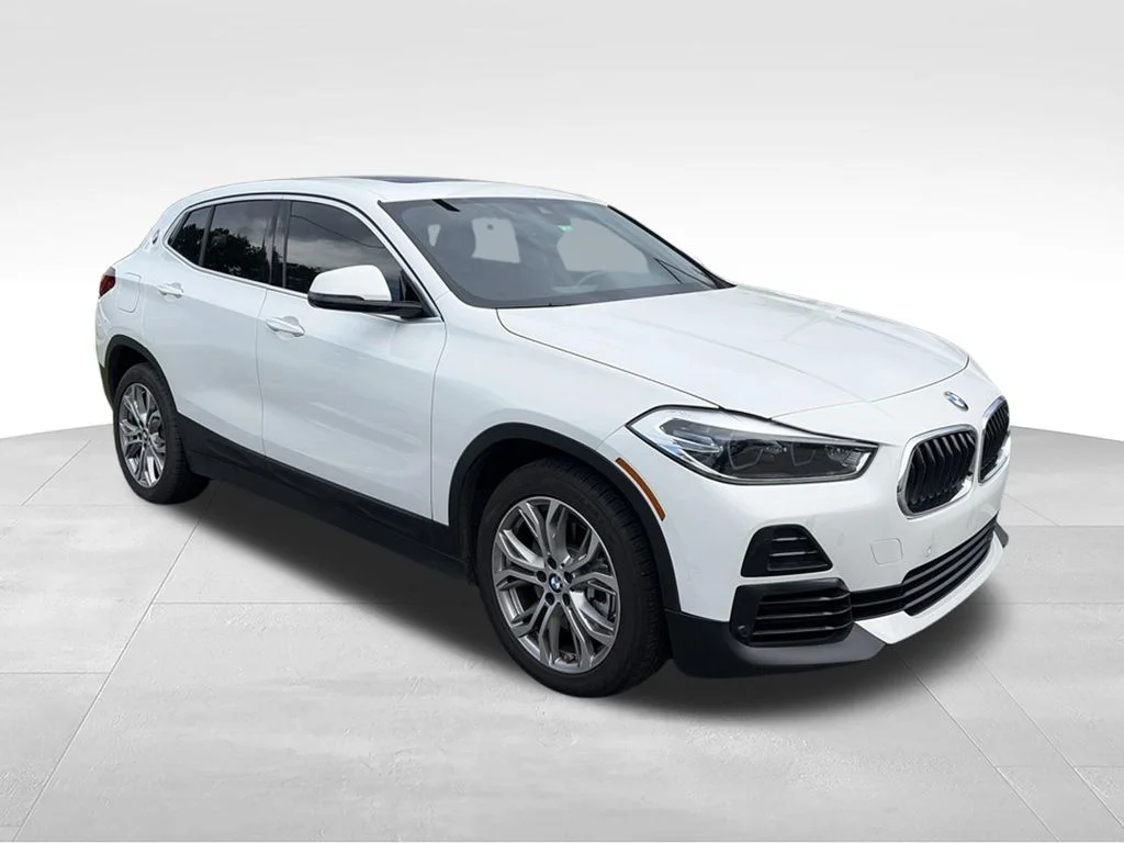 Used 2022 White BMW sDrive28i image 8