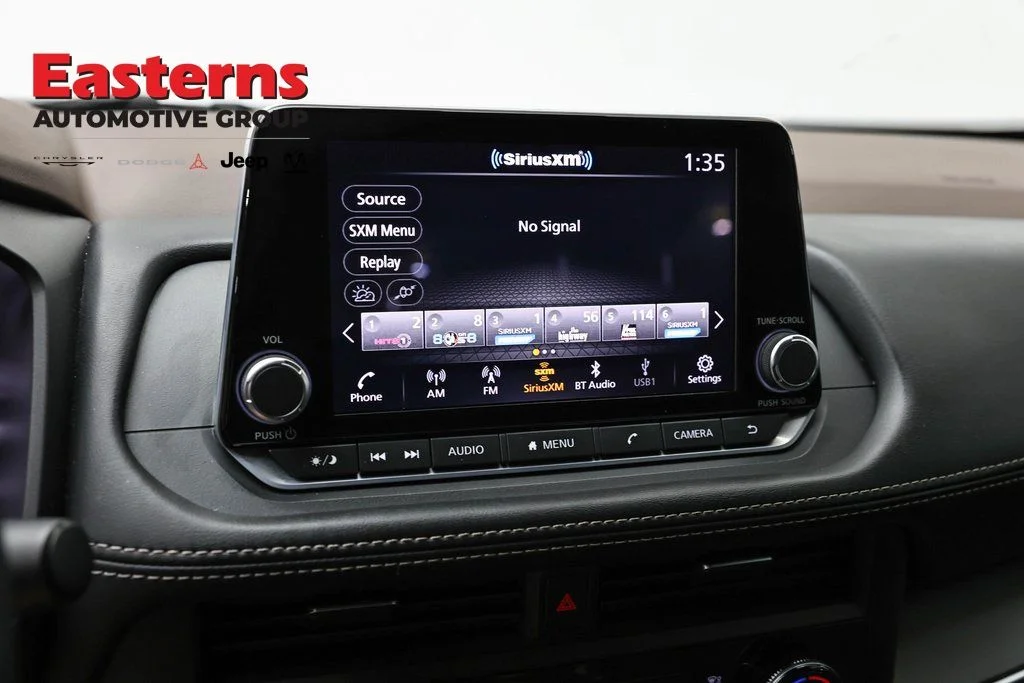Used 2023 White Nissan S image 18