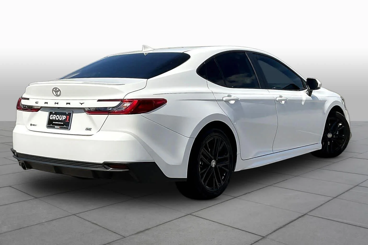 Used 2025 Ice Cap Toyota SE image 13
