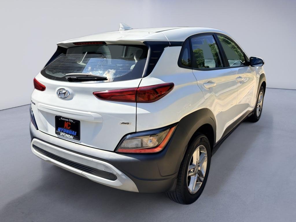 Used 2023 Lunar White Hyundai SE image 5