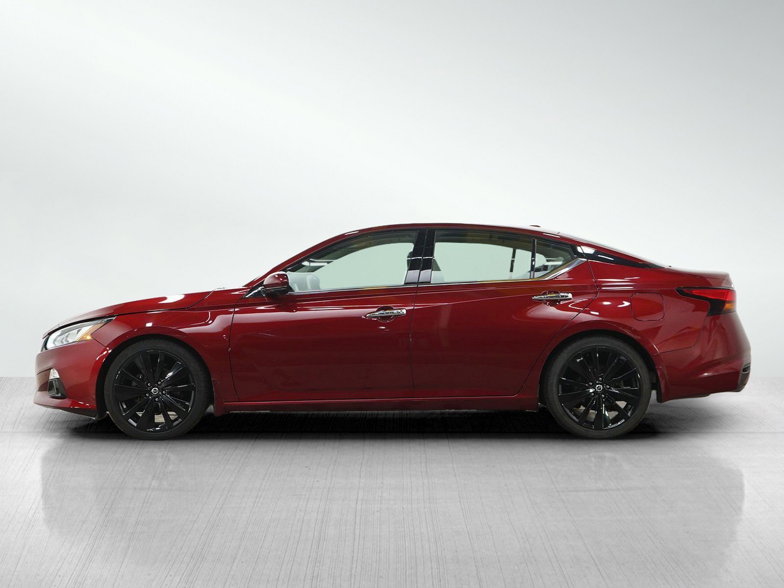 Used 2020 Nissan Altima Platinum with VIN 1N4BL4FV6LC183293 for sale in Burnsville, Minnesota