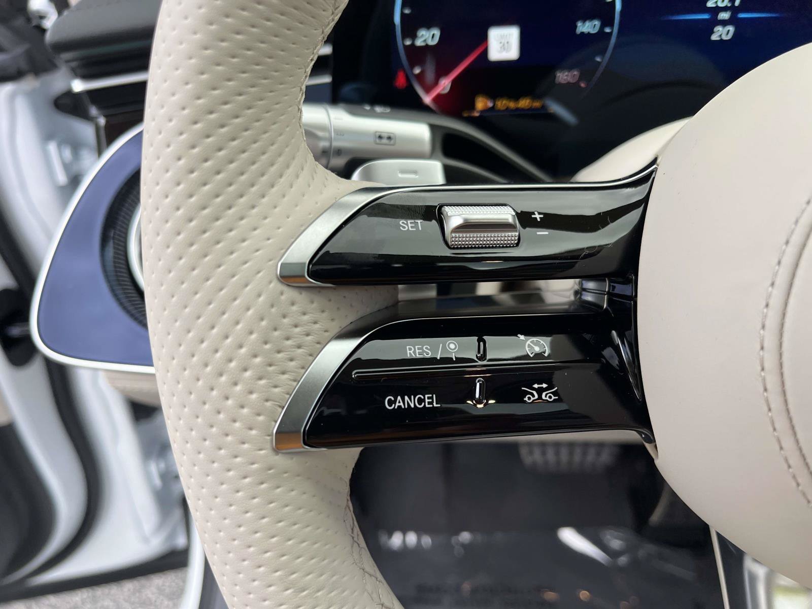 New 2027 MANUFAKTUR Moonlight White Metallic Mercedes-Benz S 500 4MATIC® Sedan image 21