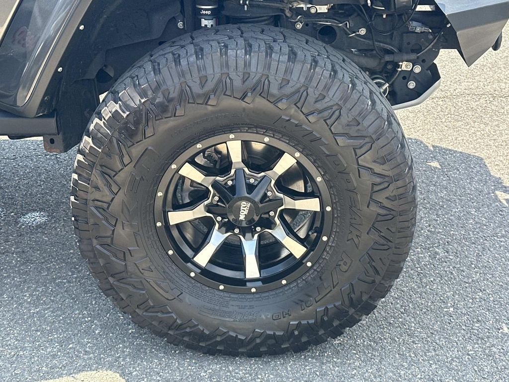 Used 2022 Gray Jeep Mojave image 10