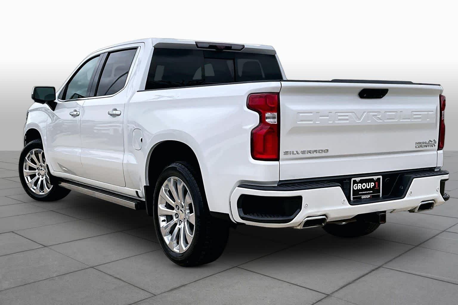 Used 2022 Iridescent Pearl Tricoat Chevrolet High Country image 12
