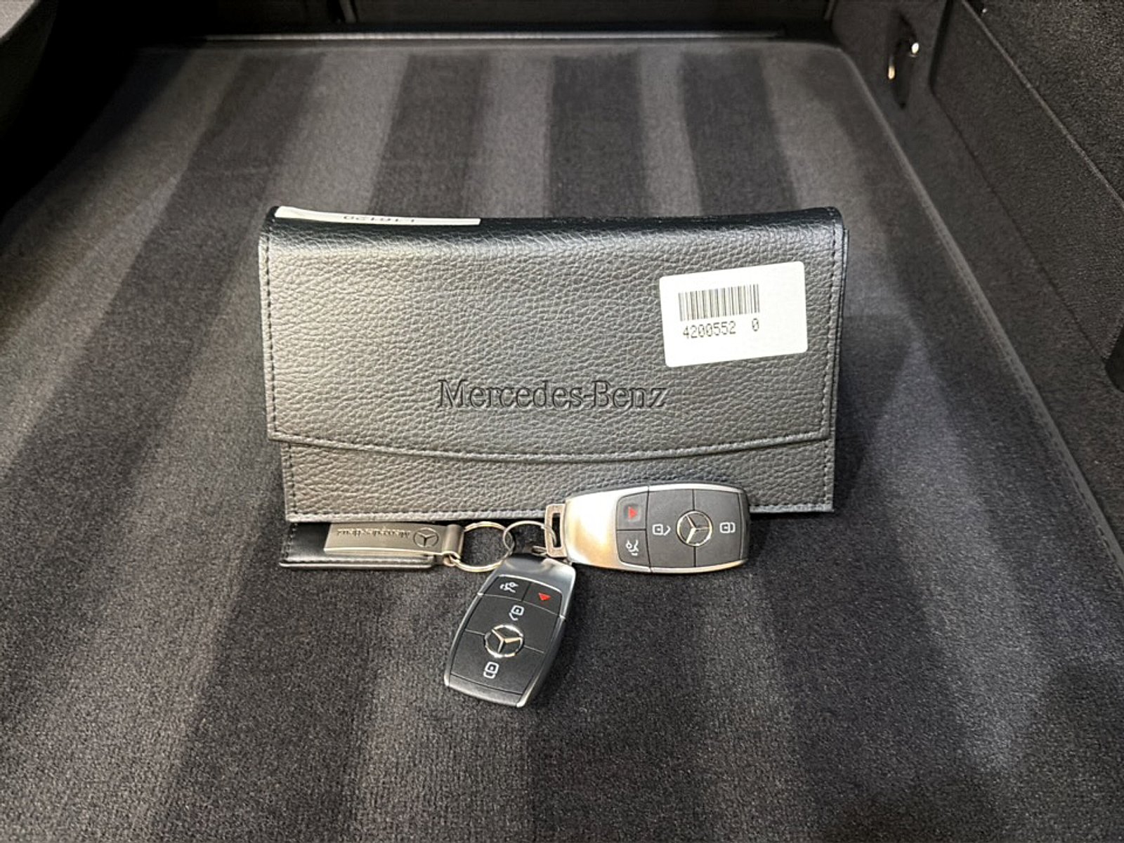 Used 2025 Cirrus Silver Metallic Mercedes-Benz 4MATIC® image 25