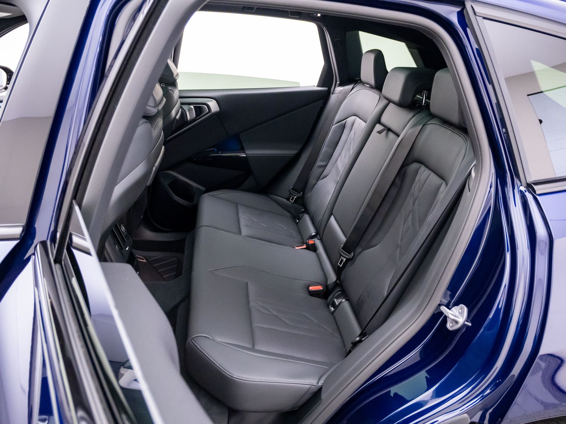 New 2026 Tanzanite Blue II Metallic BMW M50 xDrive image 17