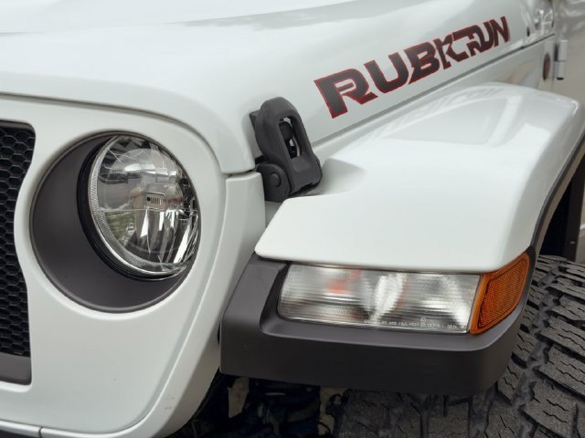 Used 2022 White Jeep Unlimited Rubicon image 10