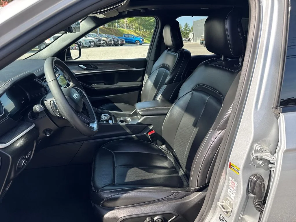 Used 2024 Silver Jeep Limited image 10