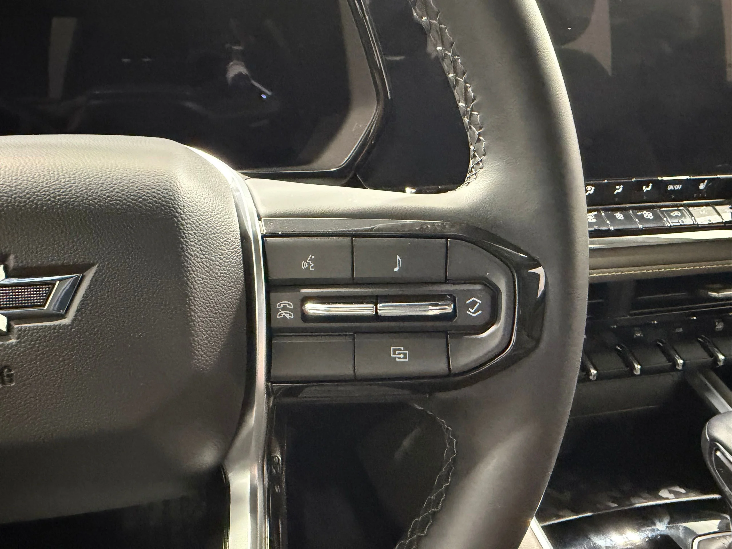 Used 2024 White Chevrolet ZR2 image 39