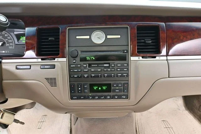 2004 Lincoln Town Car Ultimate - Photo 27
