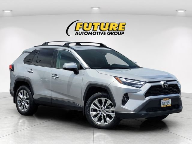 Used 2022 Silver Toyota XLE Premium image 1