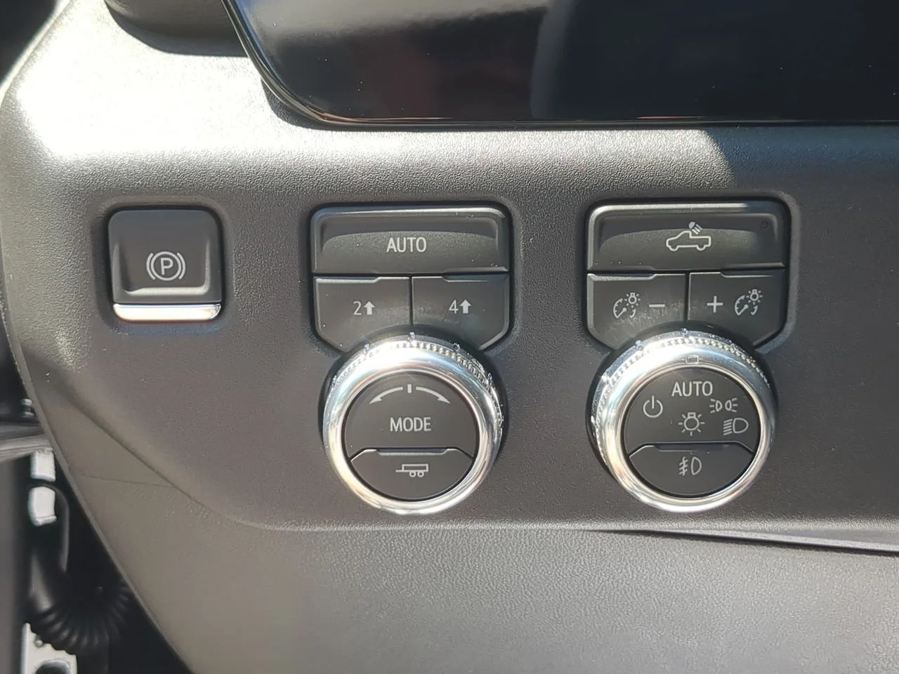 New 2026 Onyx Black GMC Elevation image 18